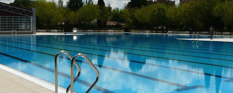 commercial pool service